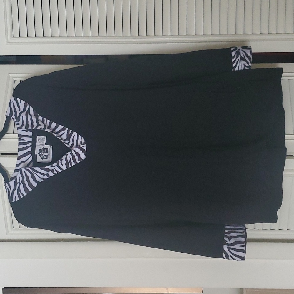 Like new! Vintage Storybook Knits Zebra glow v neck sweater